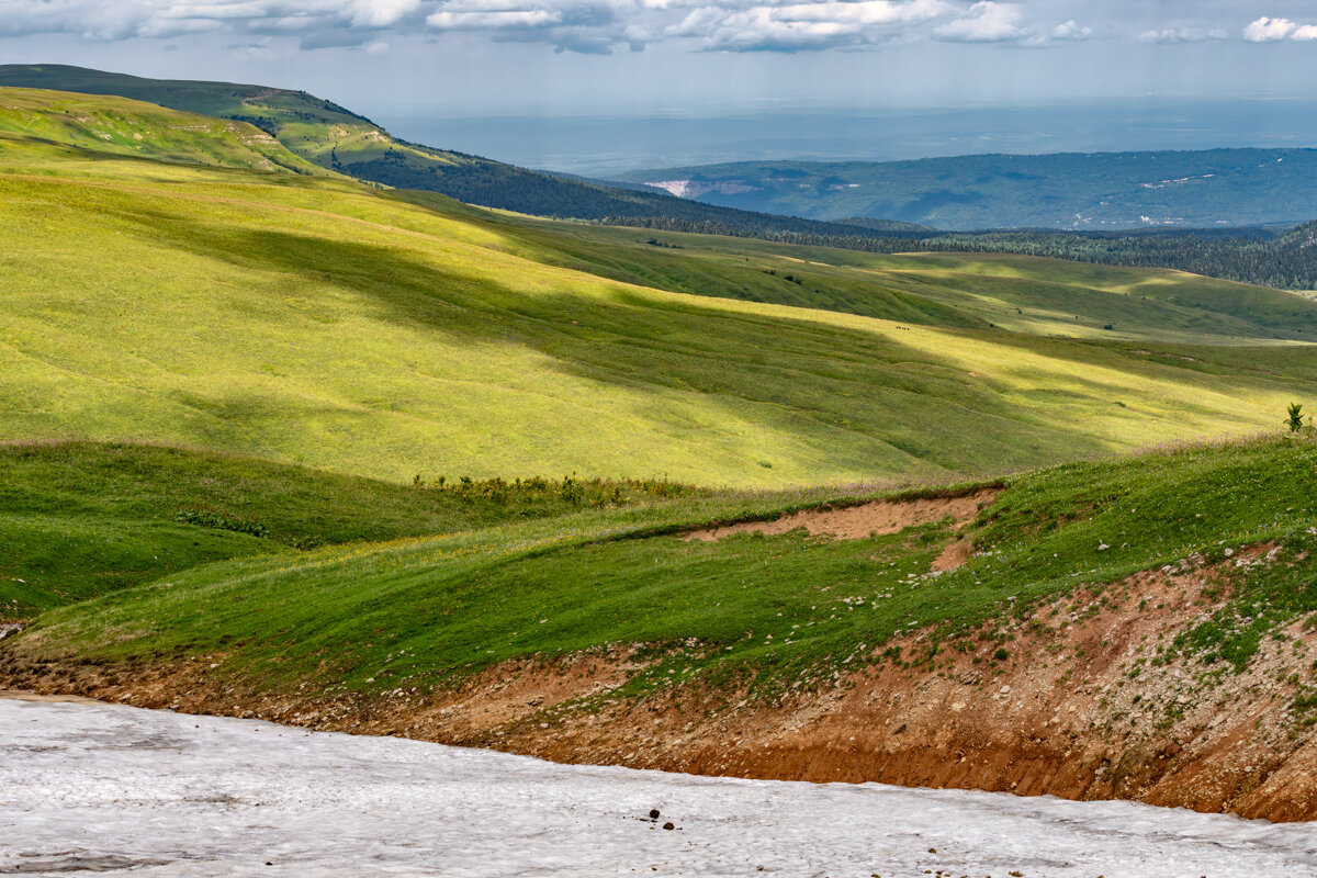 Плато Лаго-Наки Июль 2024 - Игорь Сикорский Плато Лаго-Наки Июль 2024 - Игорь Сикорский