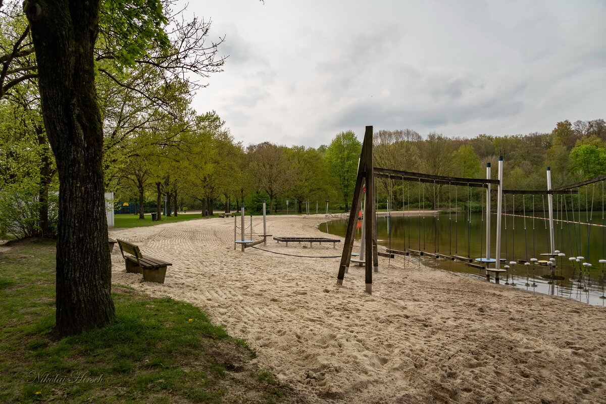 К детской площадке... - Николай Гирш К детской площадке... - Николай Гирш