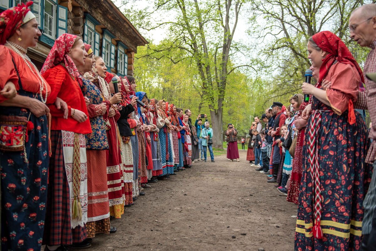 Квадратный хоровод - Ольга Александрова Квадратный хоровод - Ольга Александрова