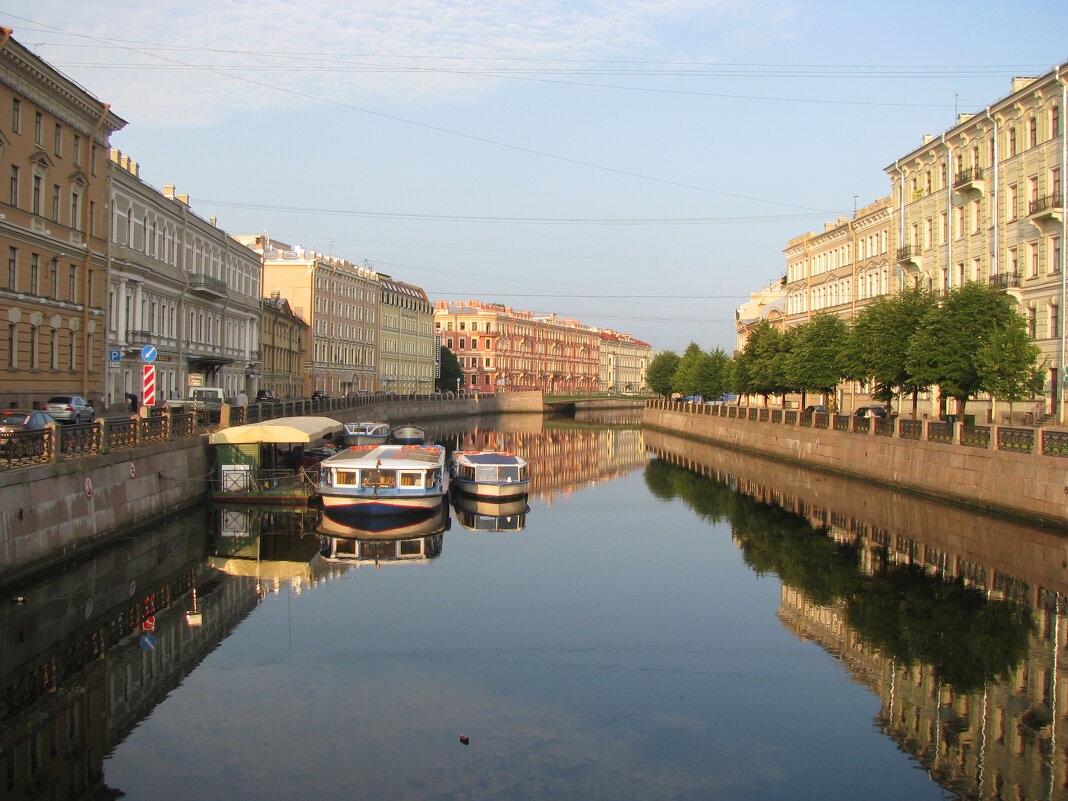 Канал Грибоедова, раннее утро - Олег Зоркий Канал Грибоедова, раннее утро - Олег Зоркий