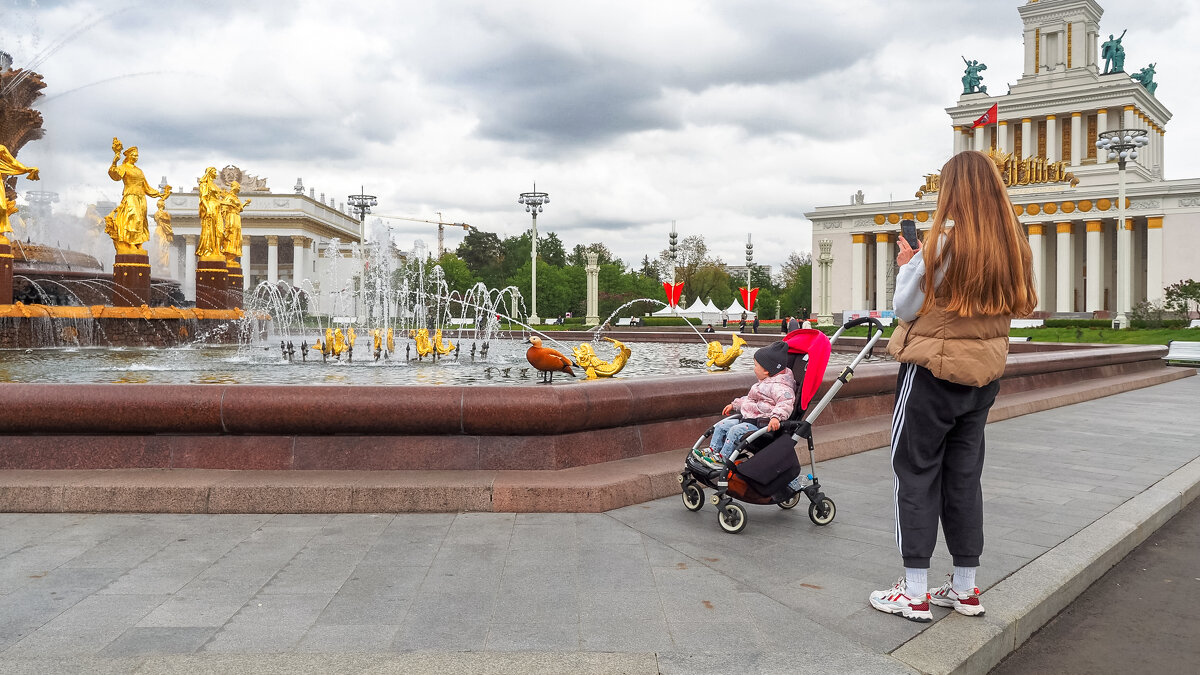 Где то на ВДНХ - юрий поляков