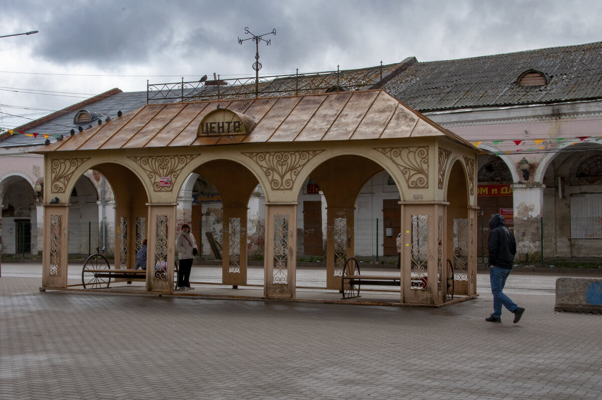 Автобусная остановка в историческом центре - Gen Автобусная остановка в историческом центре - Gen
