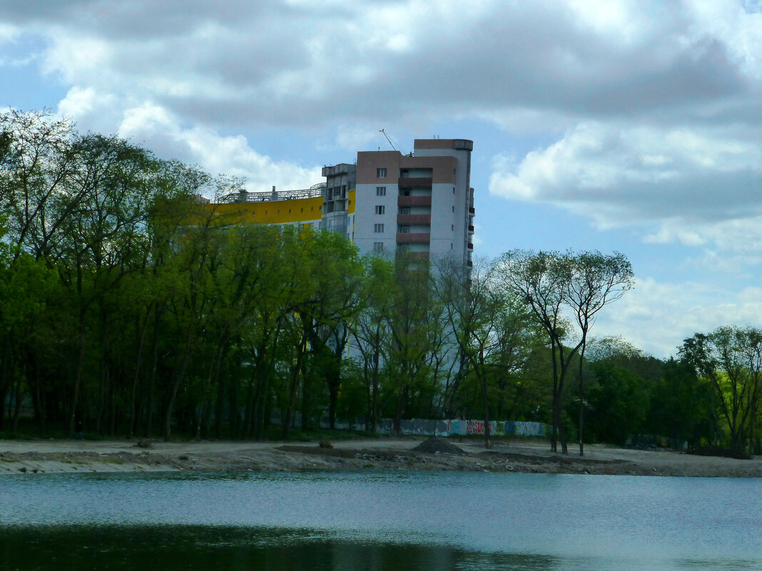 Дом у озера - Валентин Семчишин