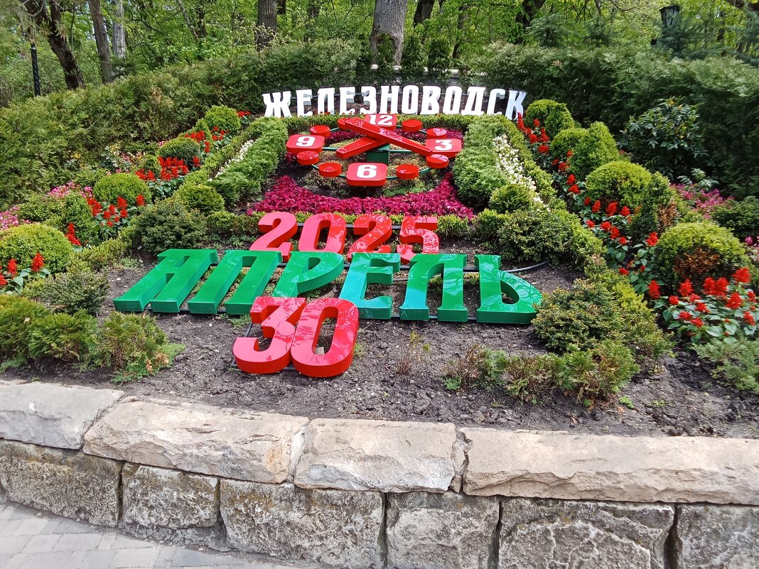 Часы с календарем - Виктор Часы с календарем - Виктор