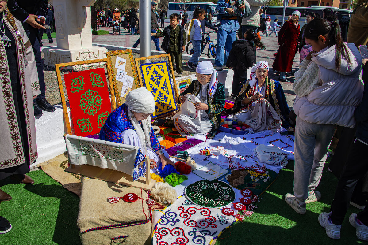 Рукодельницы - Анатолий Чикчирный