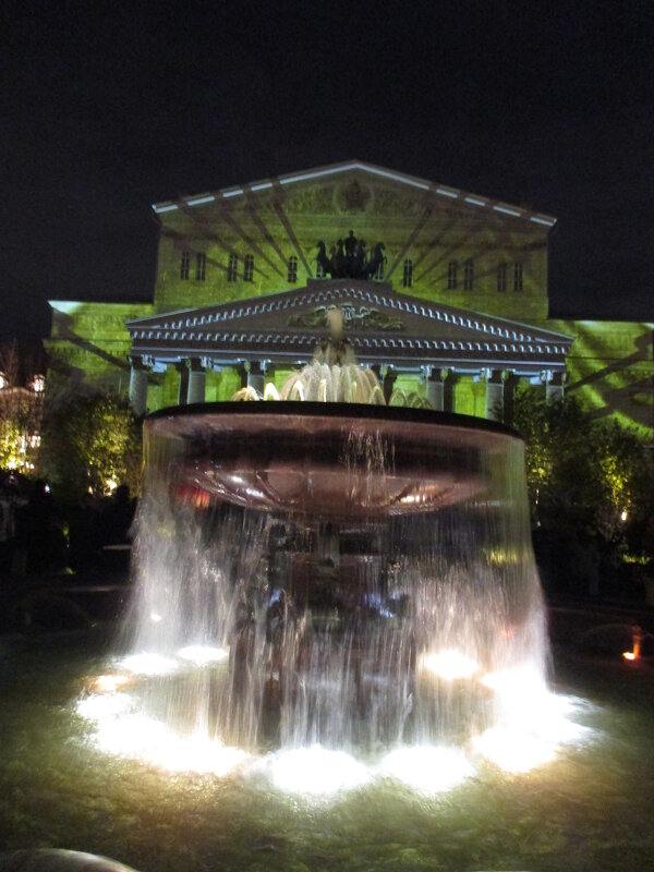 У Большого театра - Маера Урусова