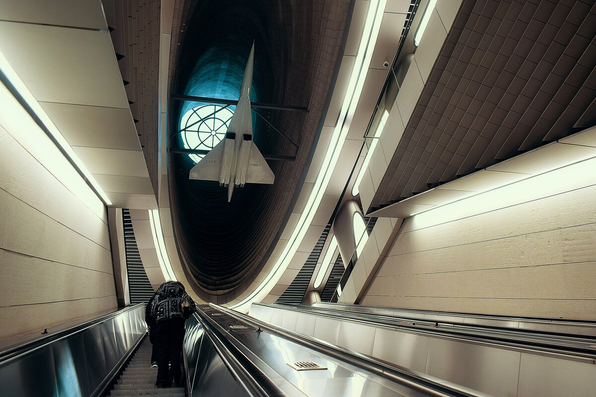 А эскалатор бежит, а эскалатор не ждёт. - Татьяна Помогалова