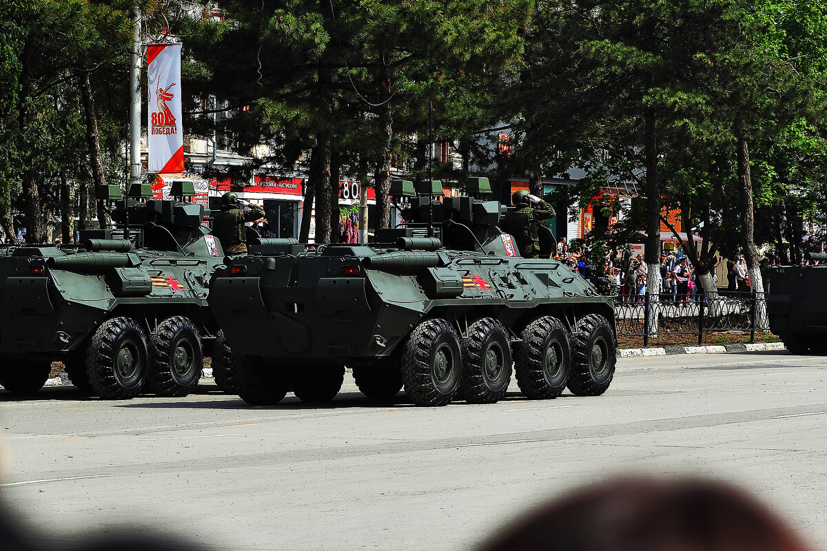 На Параде - Юрий Гайворонскiий