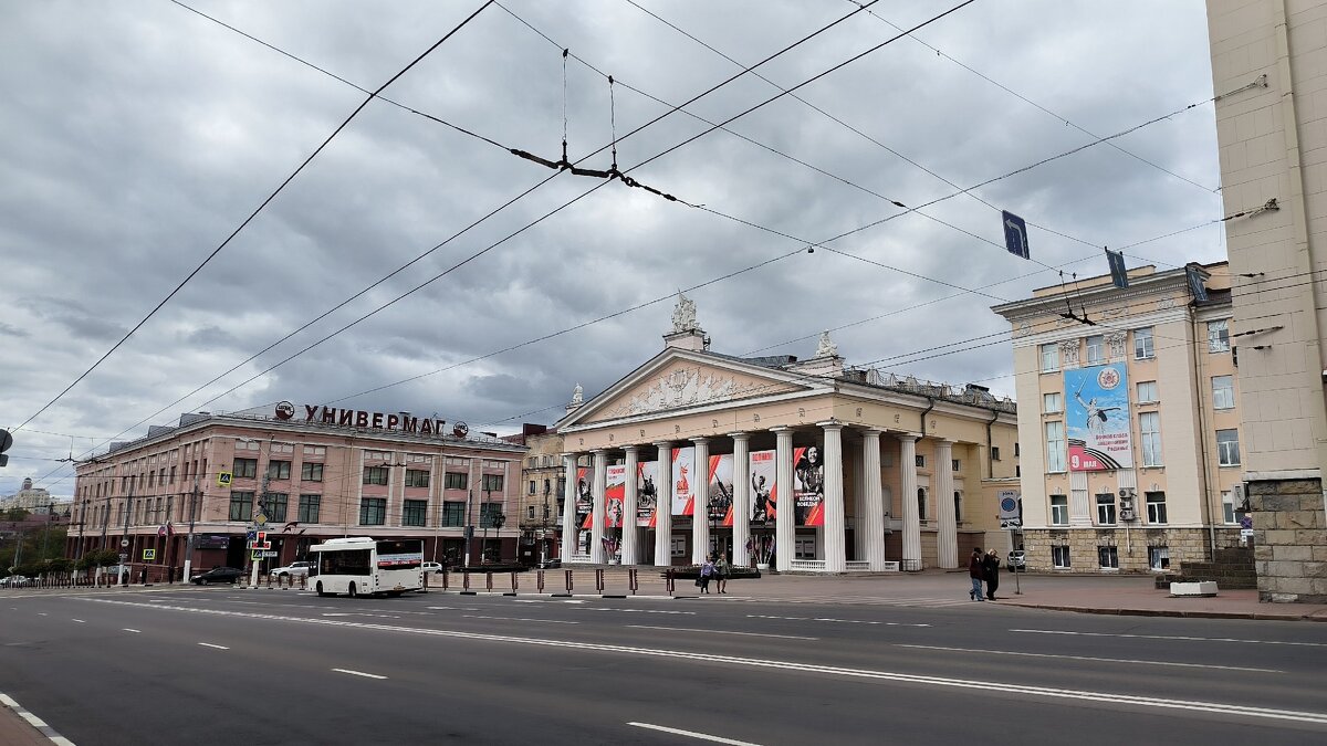 Брянск. Областной драмтеатр и центральный универмаг. - Ольга Брянск. Областной драмтеатр и центральный универмаг. - Ольга