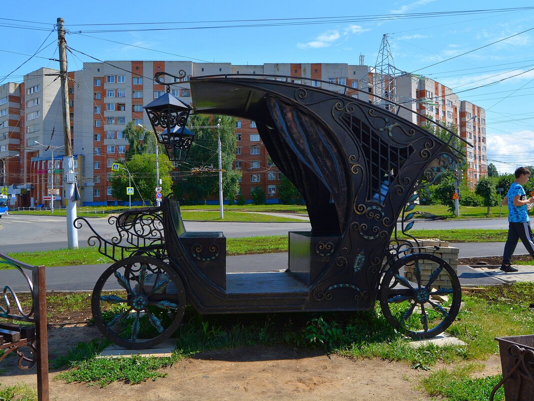 Чебоксары. Жанровая скульптурная композиция "Карета". - Пётр Чернега Чебоксары. Жанровая скульптурная композиция "Карета". - Пётр Чернега