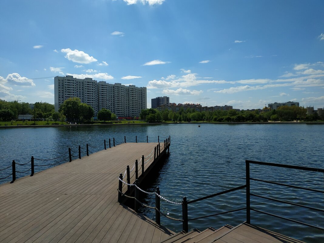Это май баловник, это май чародей веет свежим своим опахалом - Андрей Лукьянов Это май баловник, это май чародей веет свежим своим опахалом - Андрей Лукьянов