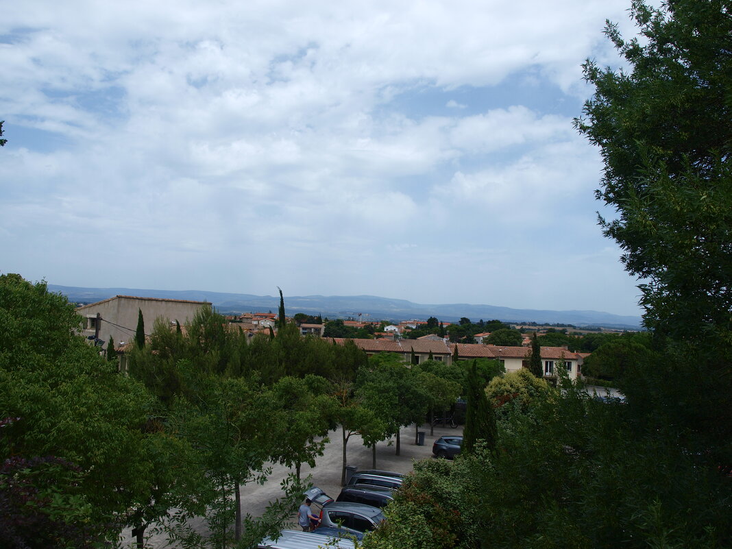 Окрестности крепости Каркассон. - Владимир Драгунский Окрестности крепости Каркассон. - Владимир Драгунский