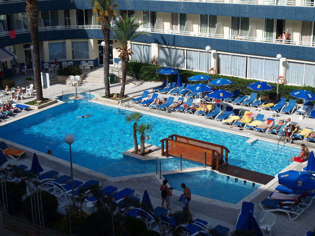 Испания. Каталония. В гостинице. - Владимир Драгунский Испания. Каталония. В гостинице. - Владимир Драгунский