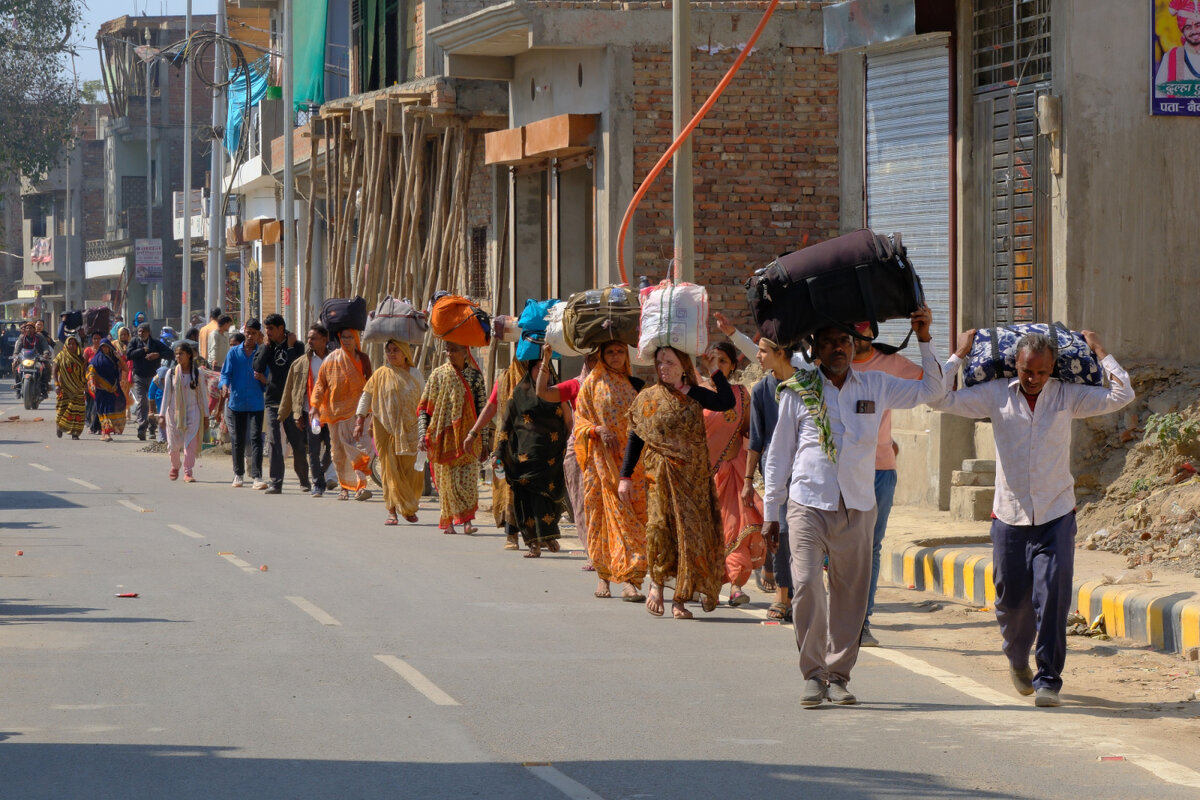Паломники идут к реке Ганга - Георгий А Паломники идут к реке Ганга - Георгий А