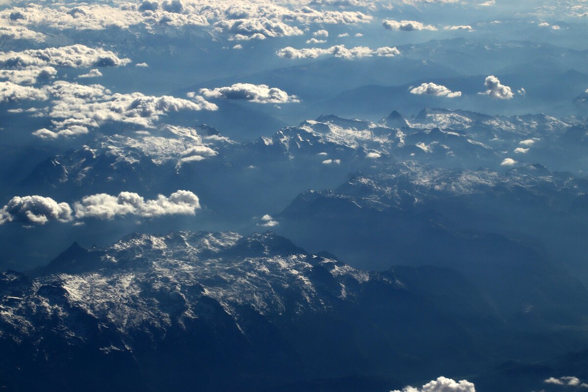 Над Альпами - Юрий. Шмаков