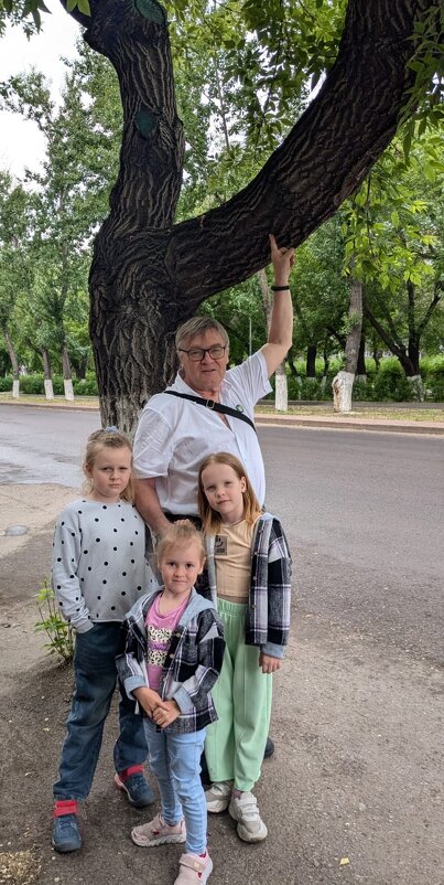 Милые девочки - Андрей Хлопонин