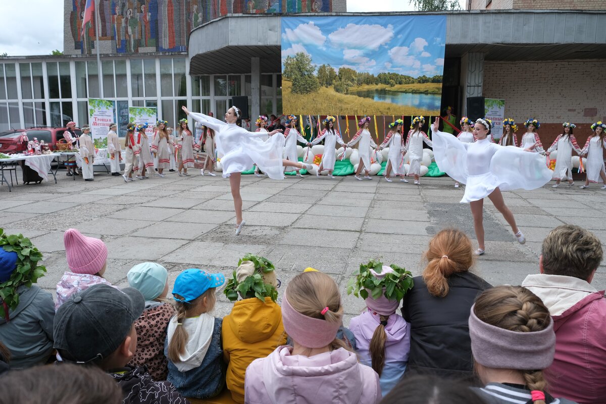 20 мая в Художественном колледже Брянска выступили артисты Новозыбковского коллектива Калинушка - Евгений 20 мая в Художественном колледже Брянска выступили артисты Новозыбковского коллектива Калинушка - Евгений