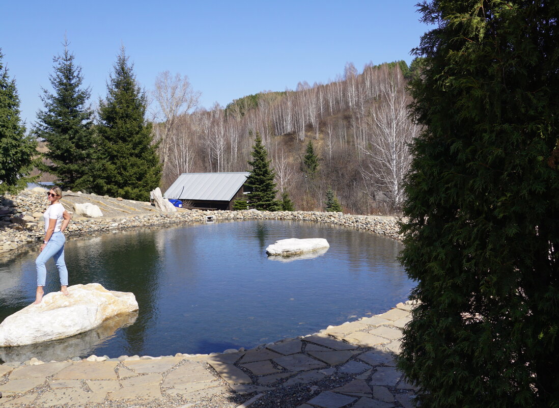 Девушка на камне - Наталия Григорьева Девушка на камне - Наталия Григорьева