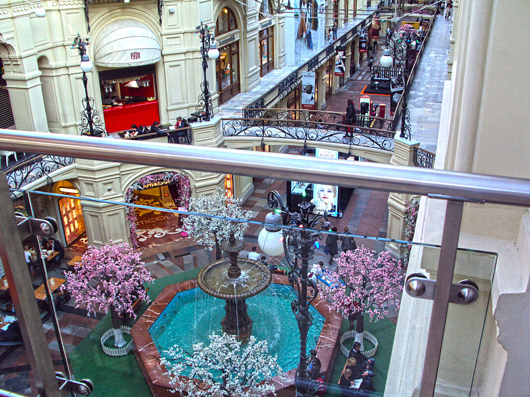 ГУМ  С  ВЫСОТЫ  ИТАЛЬЯНСКОГО  РЕСТОРАНЧИКА - Русский Шах Гончар