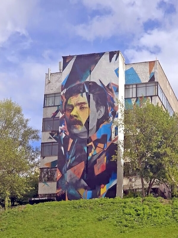 Нижний Новгород. Стрит-арт Максима Горького на стене дома. - Ольга Довженко