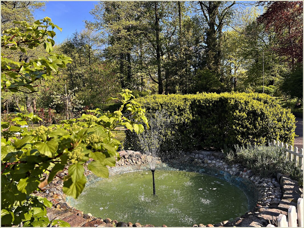 Маленький фонтанчик в парке. - Валерия Комова