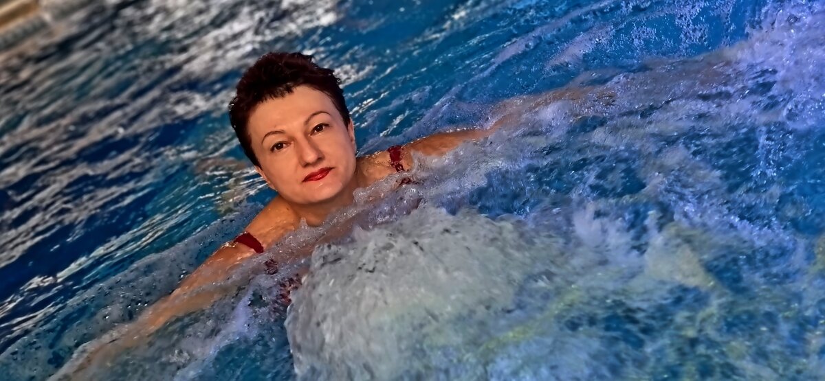 В бассейне - Лана 