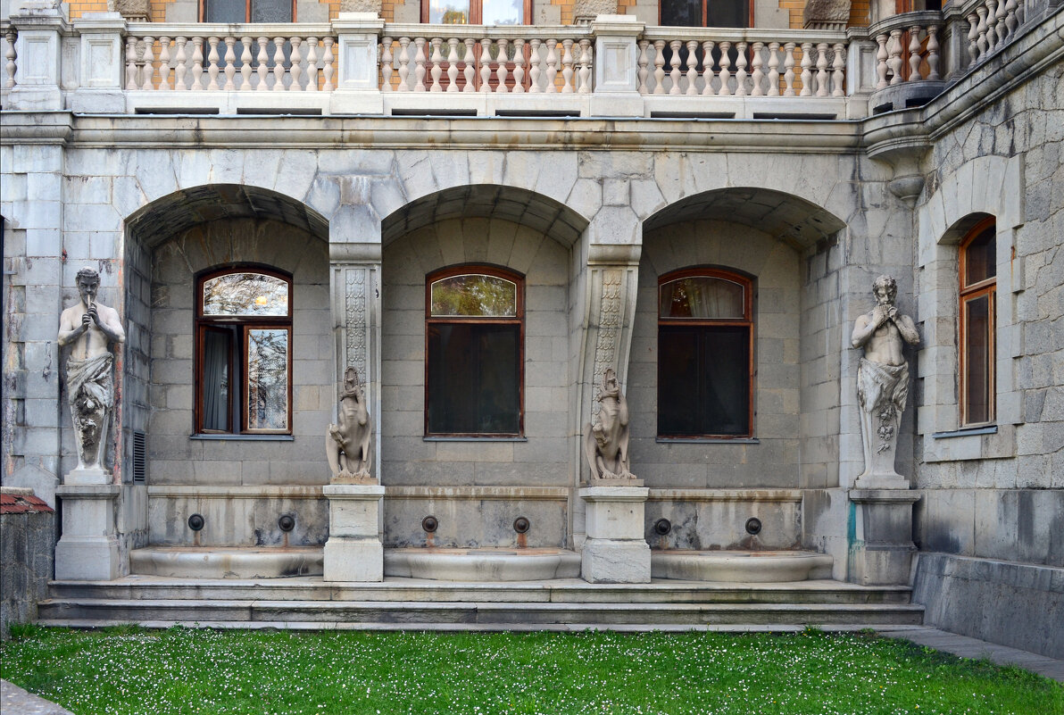 фасад Массандровского дворца - Ольга 