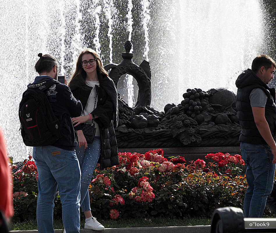 у фонтана - Олег Лукьянов у фонтана - Олег Лукьянов