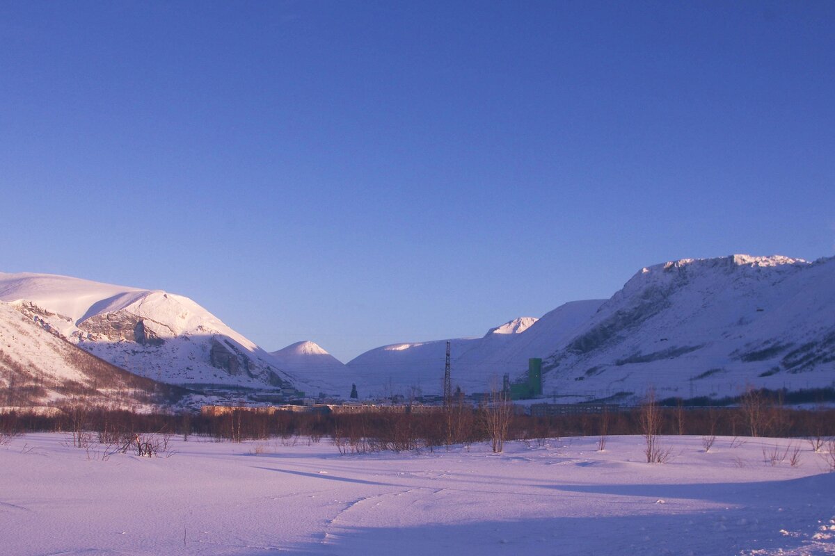 Солнце на верхушках сопок - Сергей Швечков