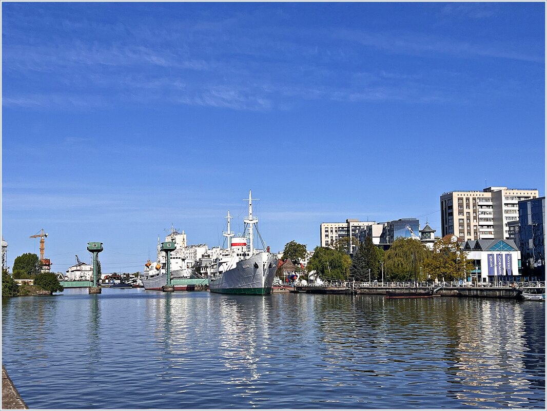 Утро города. Суда Музея Мирового океана. - Валерия Комова Утро города. Суда Музея Мирового океана. - Валерия Комова