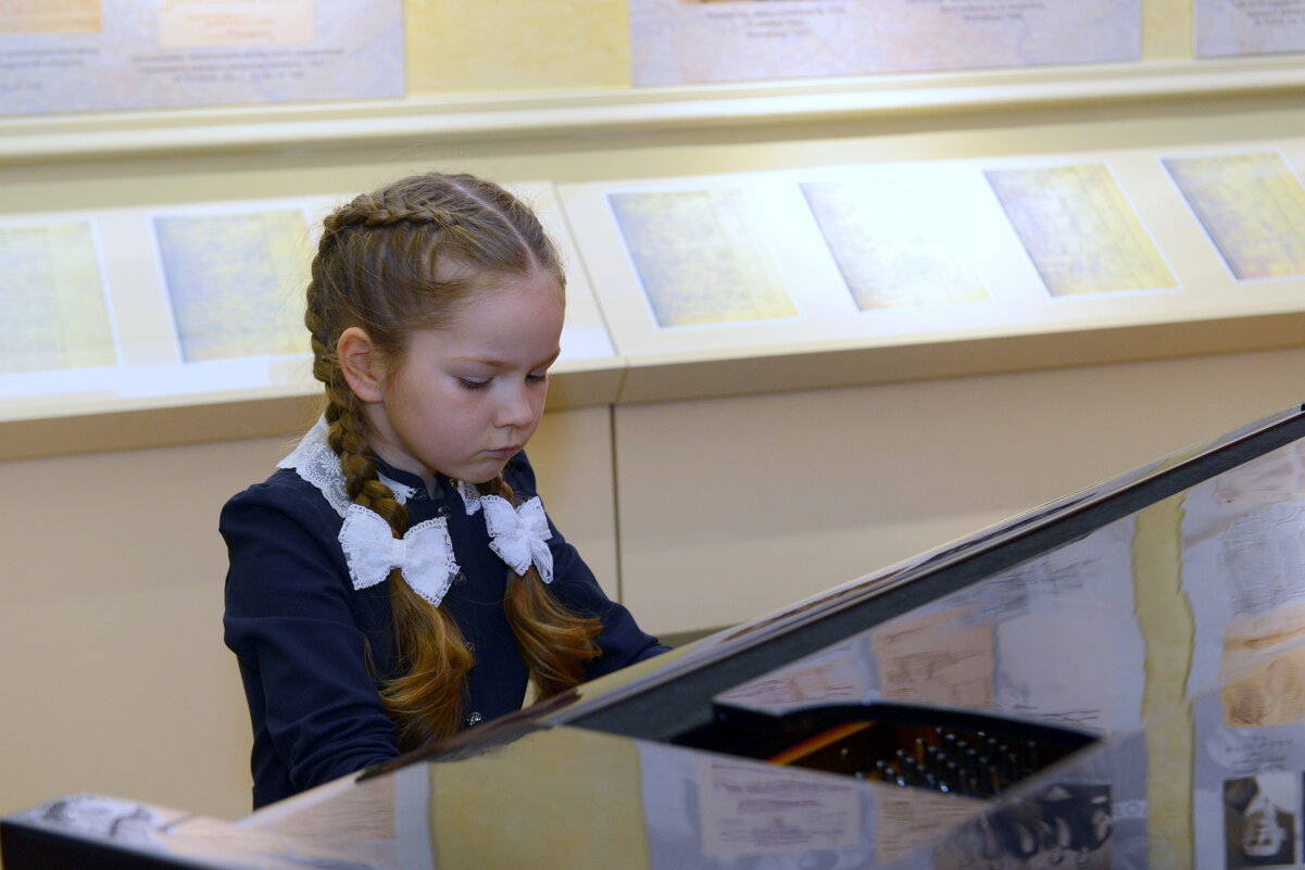 . - Алексей Неустроев