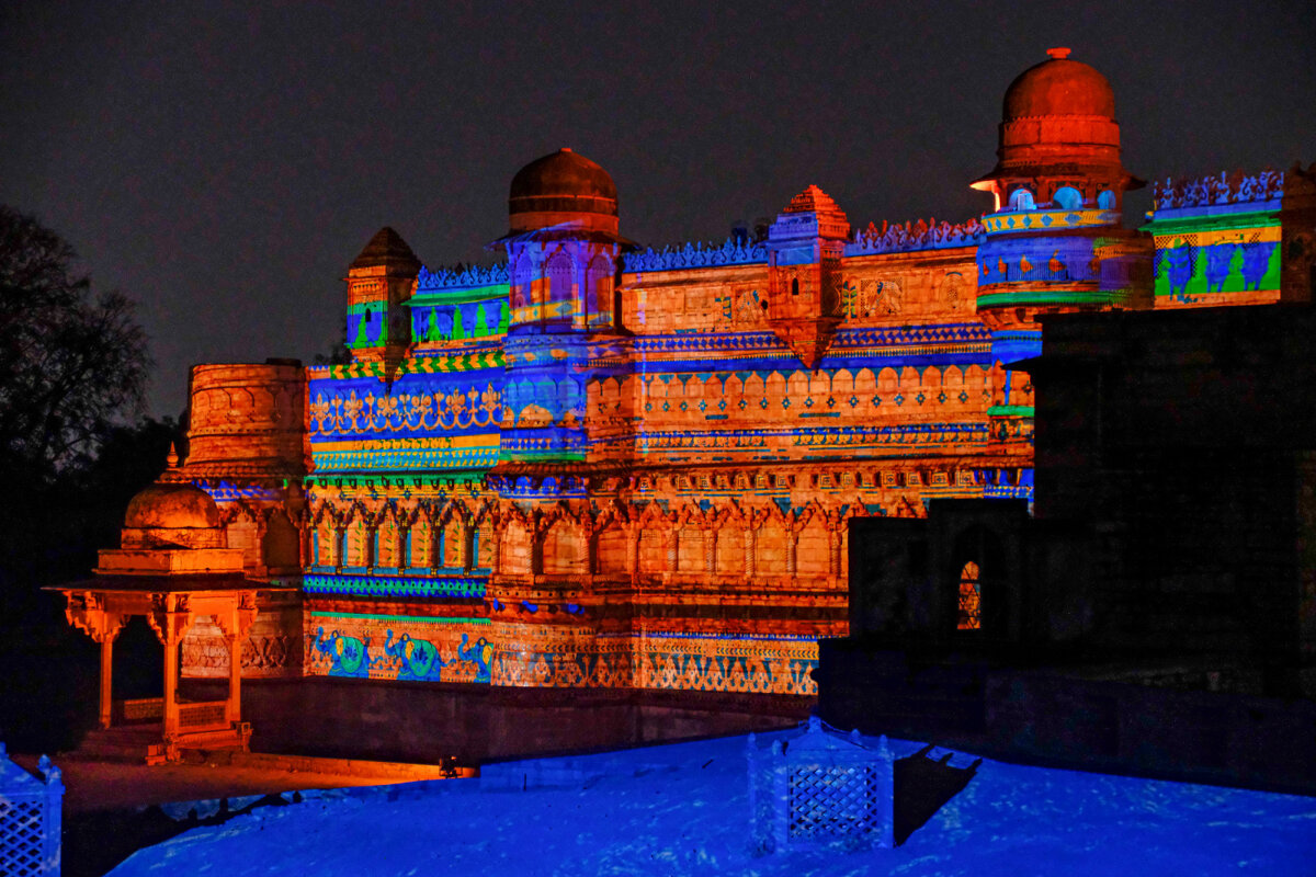 Освещение прекрасно подчеркивает роспись форта - Георгий А Освещение прекрасно подчеркивает роспись форта - Георгий А