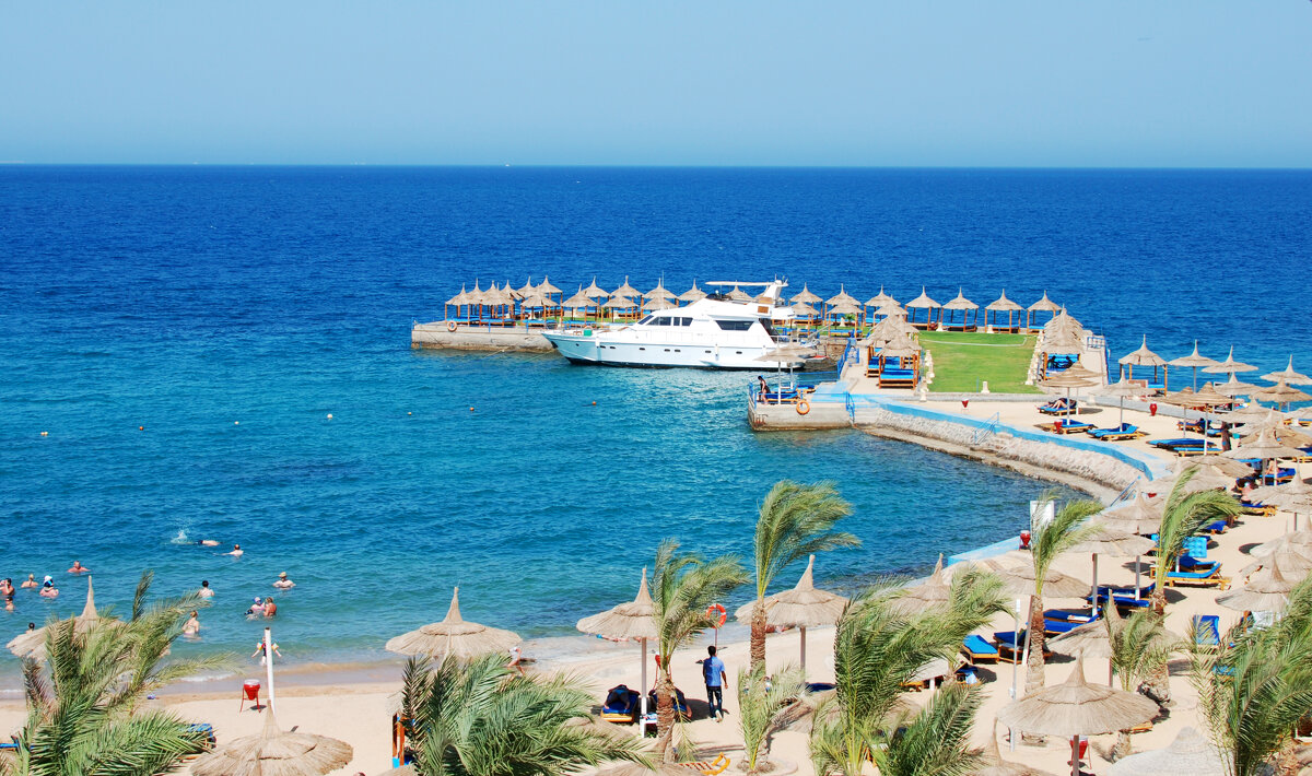 Пляж на берегу Красного моря. - Геннадий Фадеев