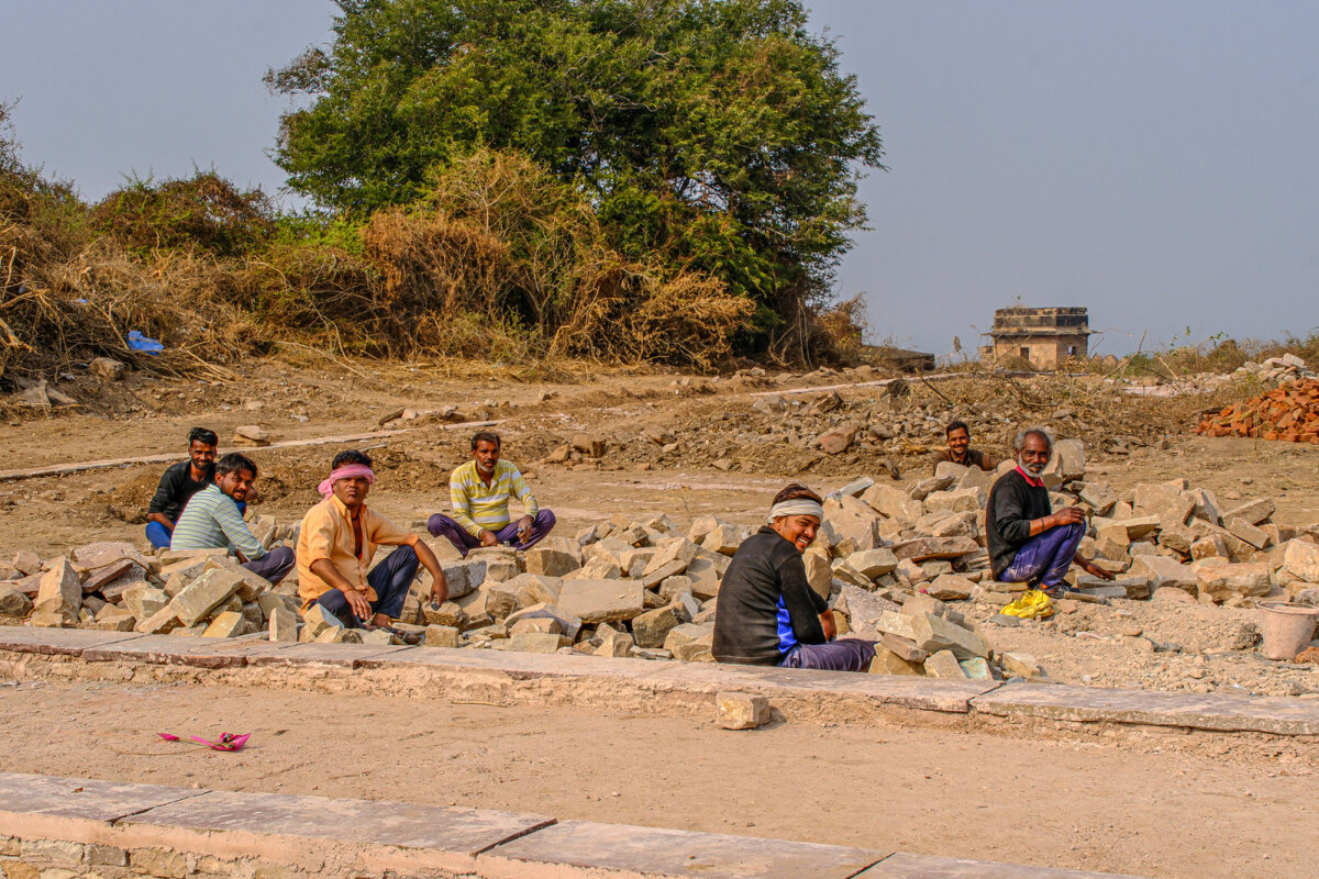 Готовят камни для ремонта форта Гвалиор - Георгий А