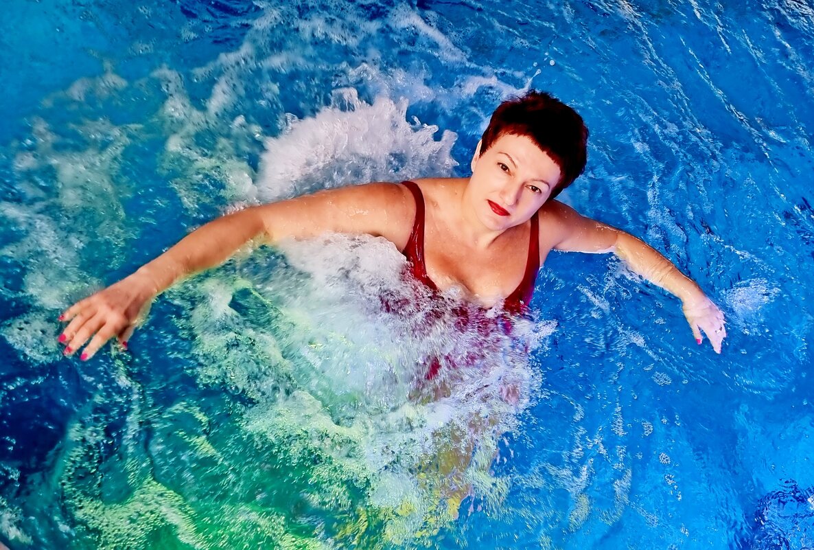 В бассейне - Лана 