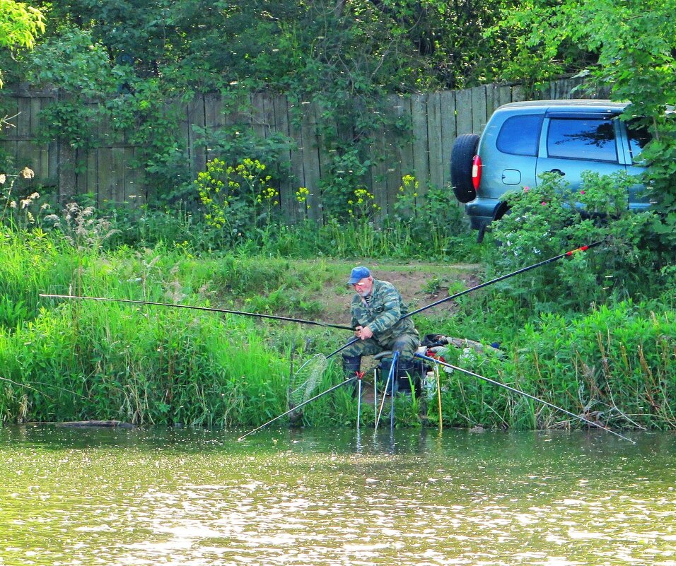 Вытаскивает рыбку - Андрей Снегерёв Вытаскивает рыбку - Андрей Снегерёв