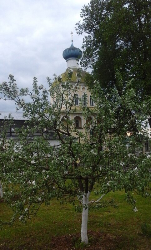 Весенний монастырь - Сергей Кочнев