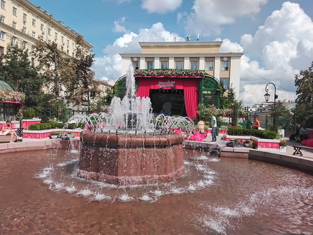 Фонтан на площади Тверской - Дмитрий Никитин Фонтан на площади Тверской - Дмитрий Никитин