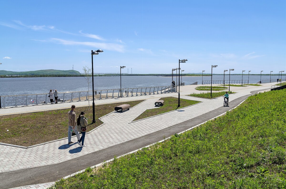 На набережной у Амура. - Виктор Иванович Чернюк