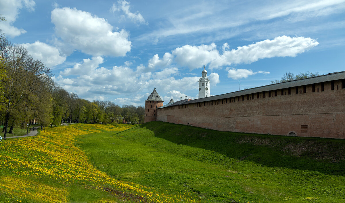 Стены Новгородского кремля. - Yuri Chudnovetz