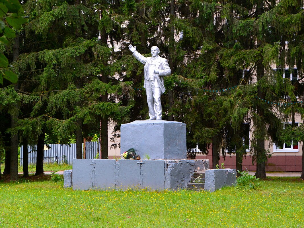 Ядрин. Памятник Владимиру Ильичу Ленину. - Пётр Чернега Ядрин. Памятник Владимиру Ильичу Ленину. - Пётр Чернега