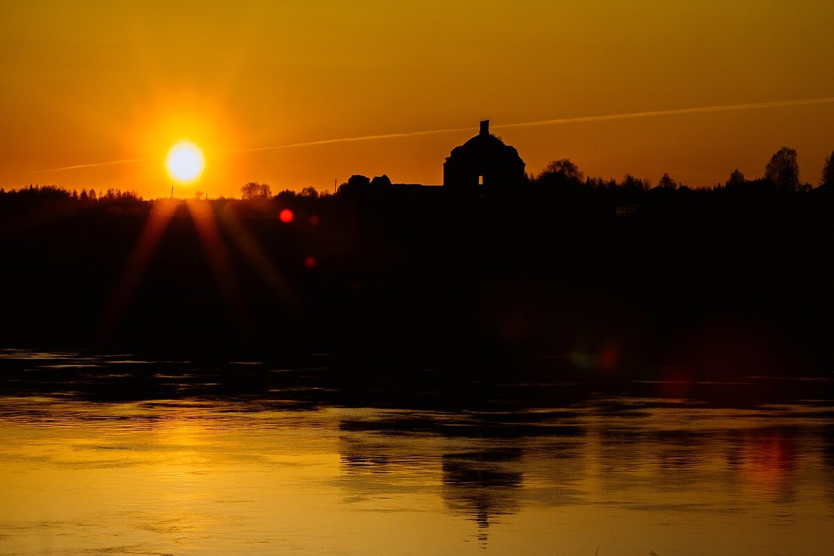 Закатный силуэт церквушки - Дмитрий Стёпин