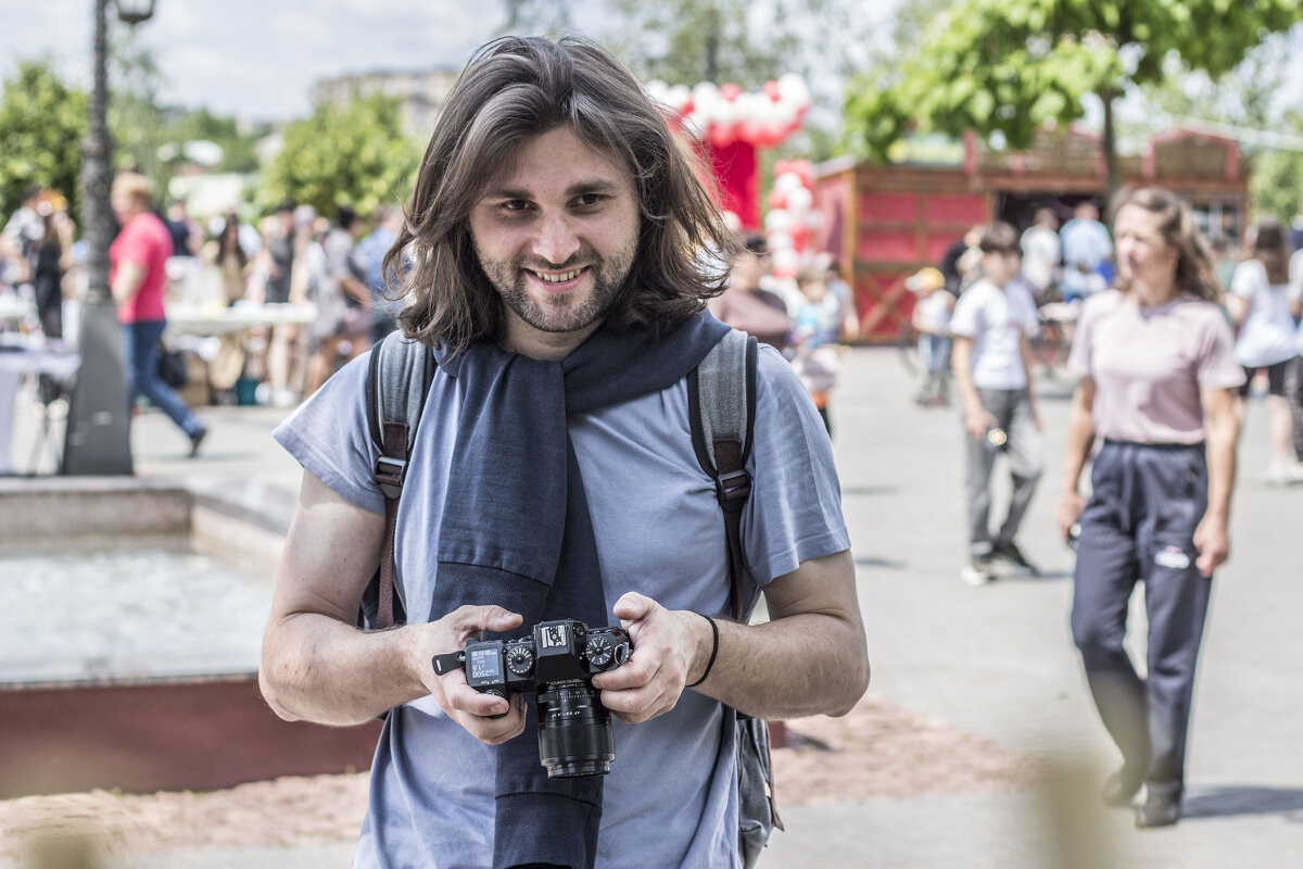 Бендерский фотохудожник Андрюха отвисает на Тираспольской фотосушке 2025 - Коля Лукашов Бендерский фотохудожник Андрюха отвисает на Тираспольской фотосушке 2025 - Коля Лукашов