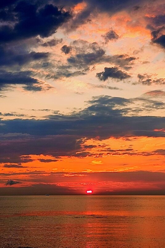 Уходит день - Юрий. Шмаков