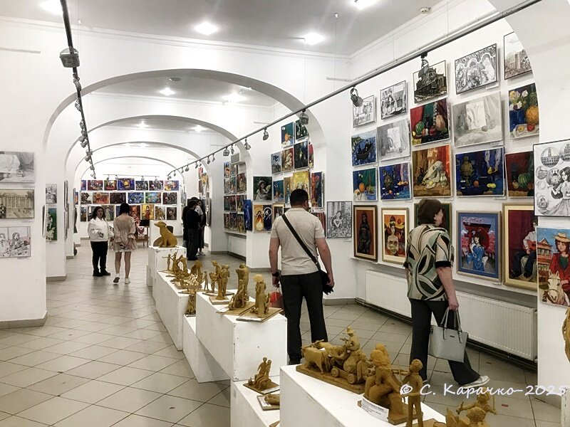 Чернівці Вернісаж виставка юних художників - Степан Карачко