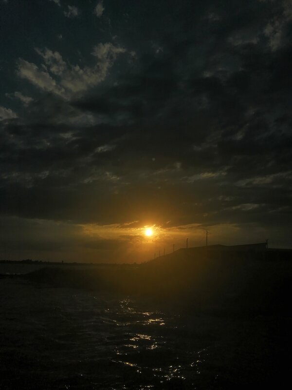 Закат у моря - М С