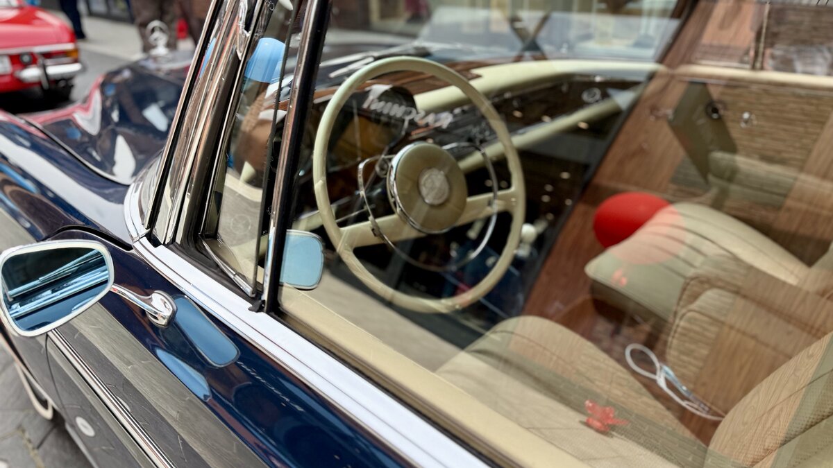 Неустаревающая классика: ретроралли в «Архангельское Аутлет» - Арина Невская Неустаревающая классика: ретроралли в «Архангельское Аутлет» - Арина Невская