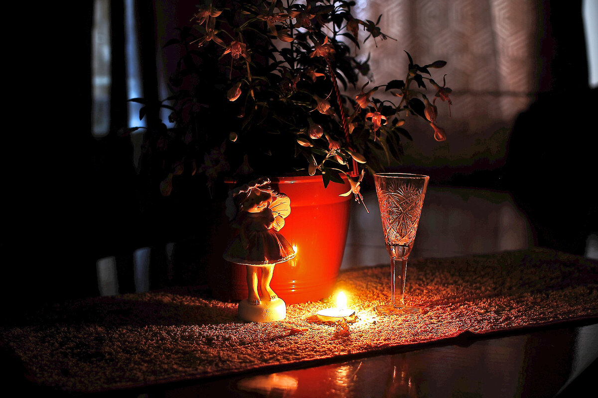 Девочка и огонь - Юрий Гайворонскiий Девочка и огонь - Юрий Гайворонскiий