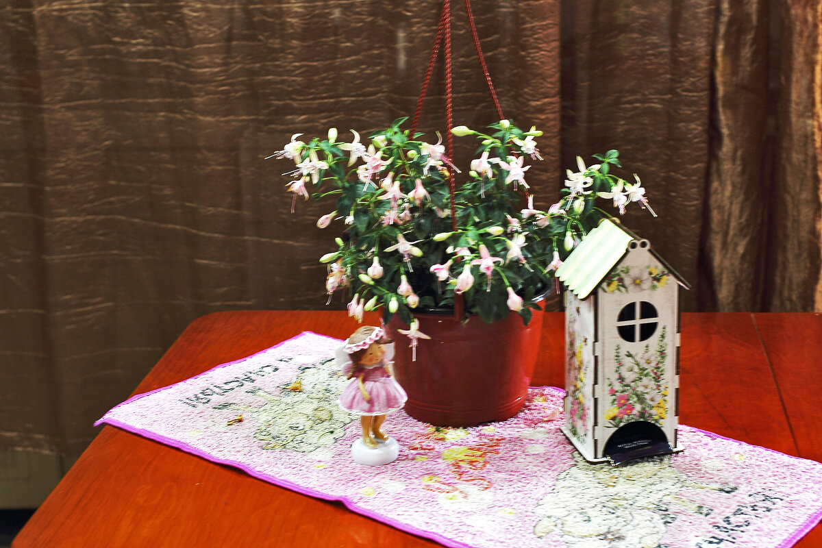 Девочка и цветы - Юрий Гайворонскiий Девочка и цветы - Юрий Гайворонскiий