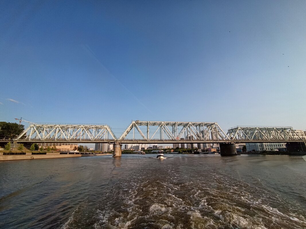 Прогулка по Москве реке - Pippa Прогулка по Москве реке - Pippa